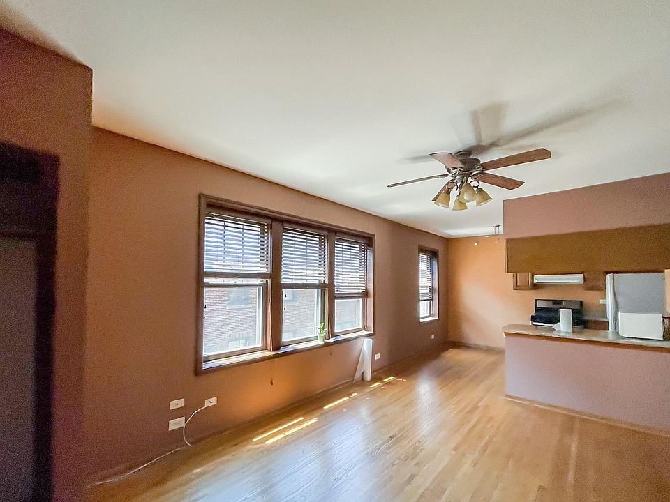 1st image of 3714 N Sheffield Ave #300
