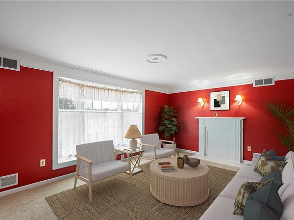 5th image of 1823 Edward Dr