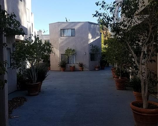 2nd image of 2500 Abbot Kinney Blvd APT 28
