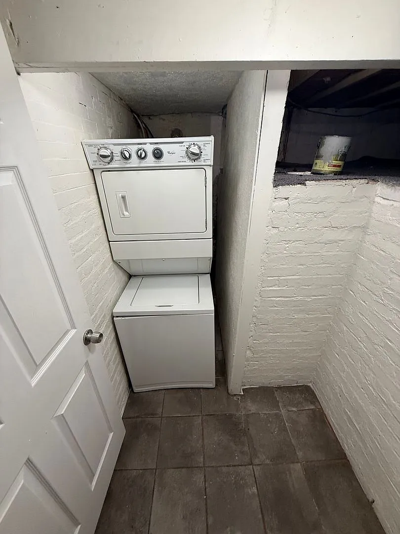 2 Bedroom 1 Bathroom Garden Level Apartment in heart of Denver! — Photo 2