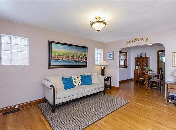 4th image of 3425 Macklind Ave