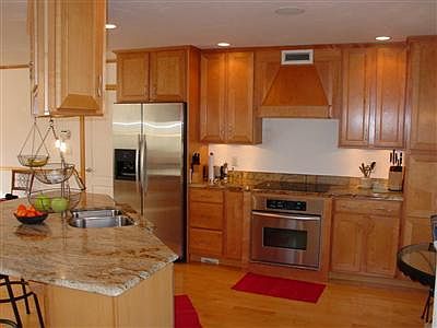 3rd image of 5 Glenwood Ln