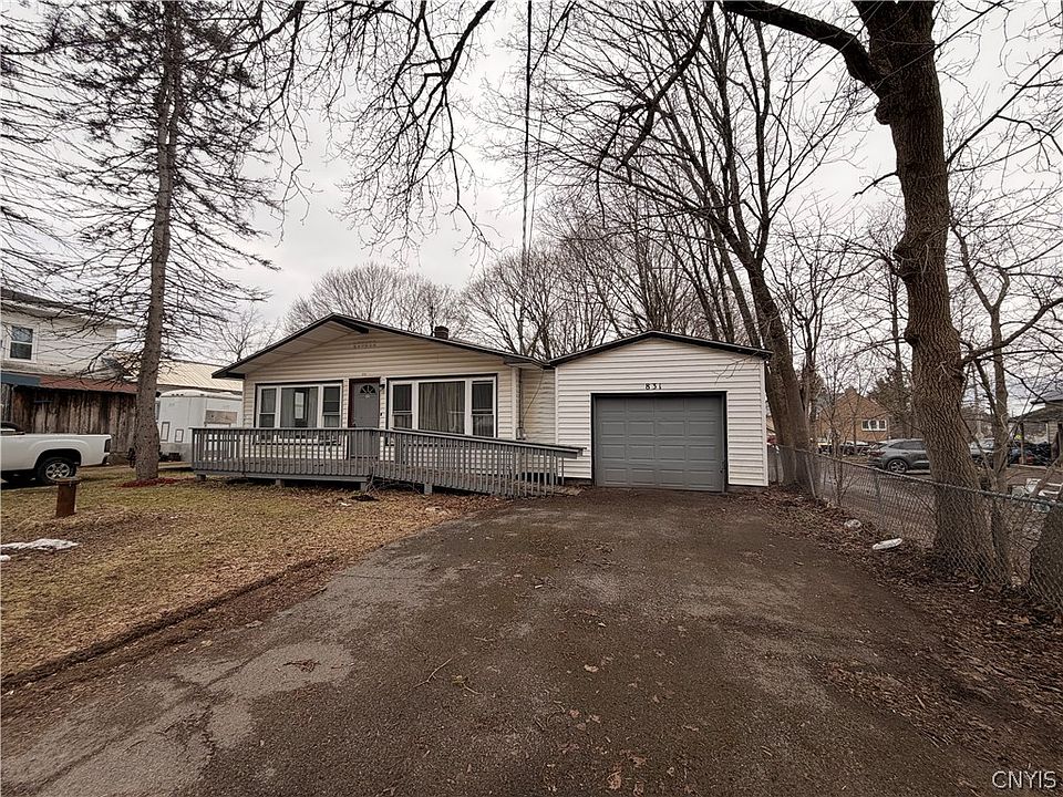 1st image of 831 Rider St