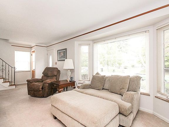 5th image of 6805 Plainfield Ave