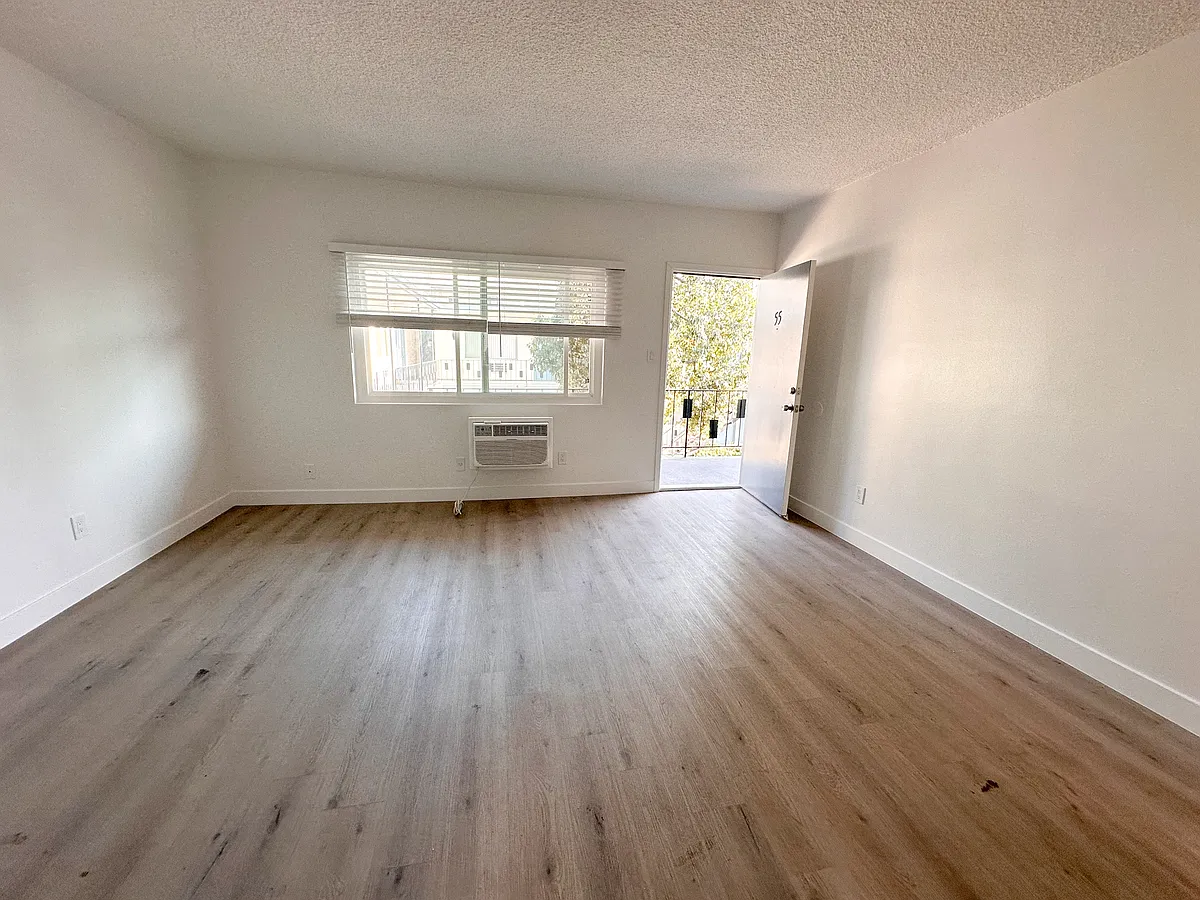 Building Photo - 7725 Reseda Blvd #3