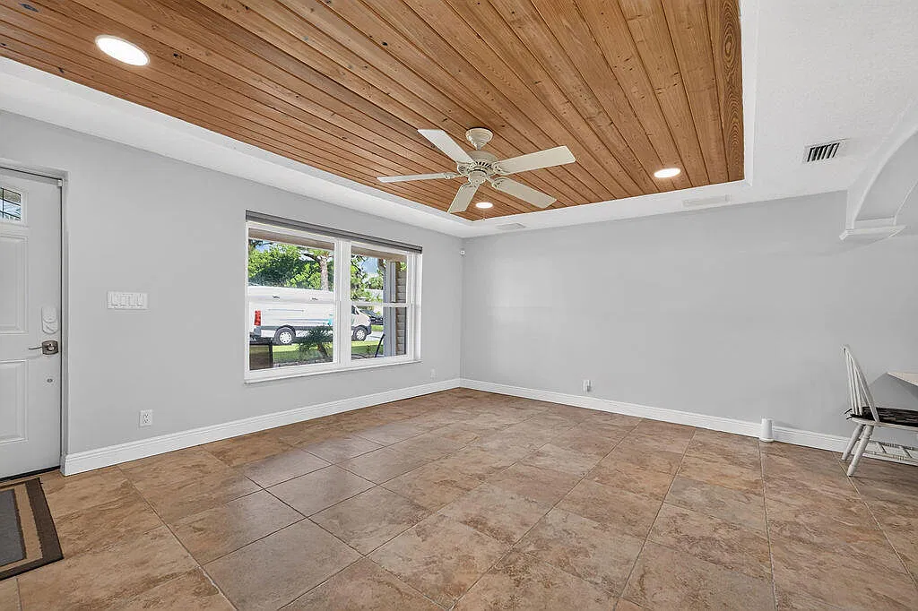 2 bed, 2.0 bath, 2112 sqft, $3,150 — Photo 4
