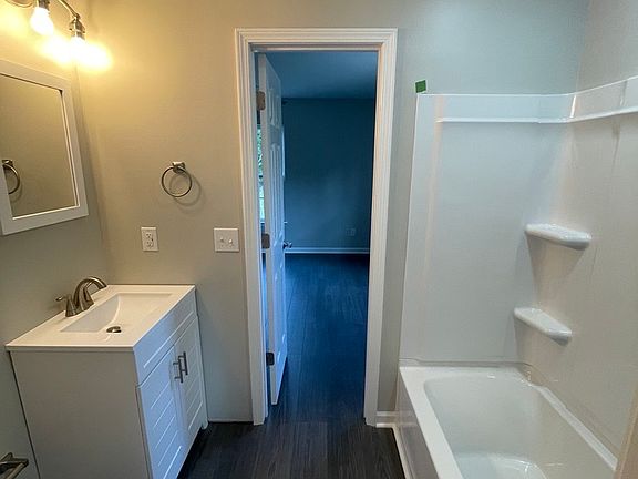 4th image of 1006 Crystal Springs Dr