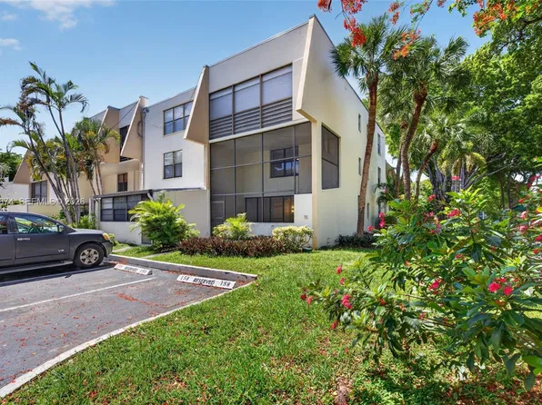 20300 W Country Club Dr APT 106-3, Aventura, FL 33180