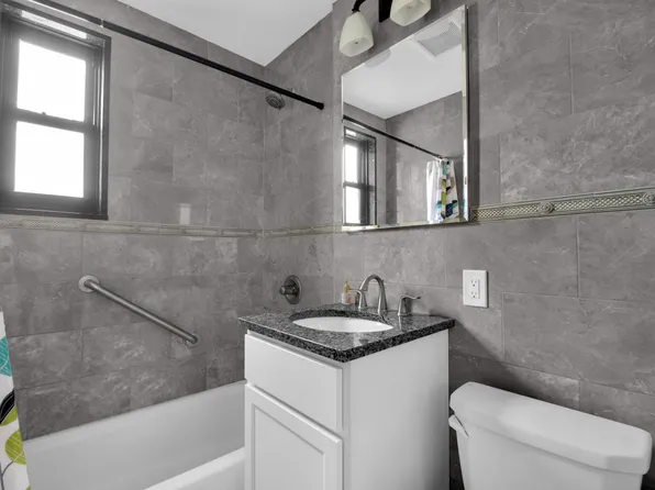 21-29 Utopia Parkway image 6 of 8