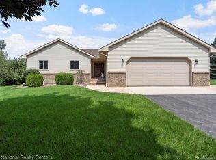 2101 Oakwood Rd, Ortonville, MI