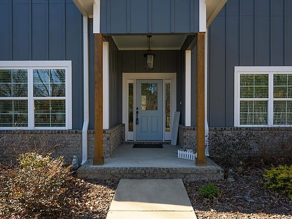 3rd image of 200 Lakeview Crest Dr