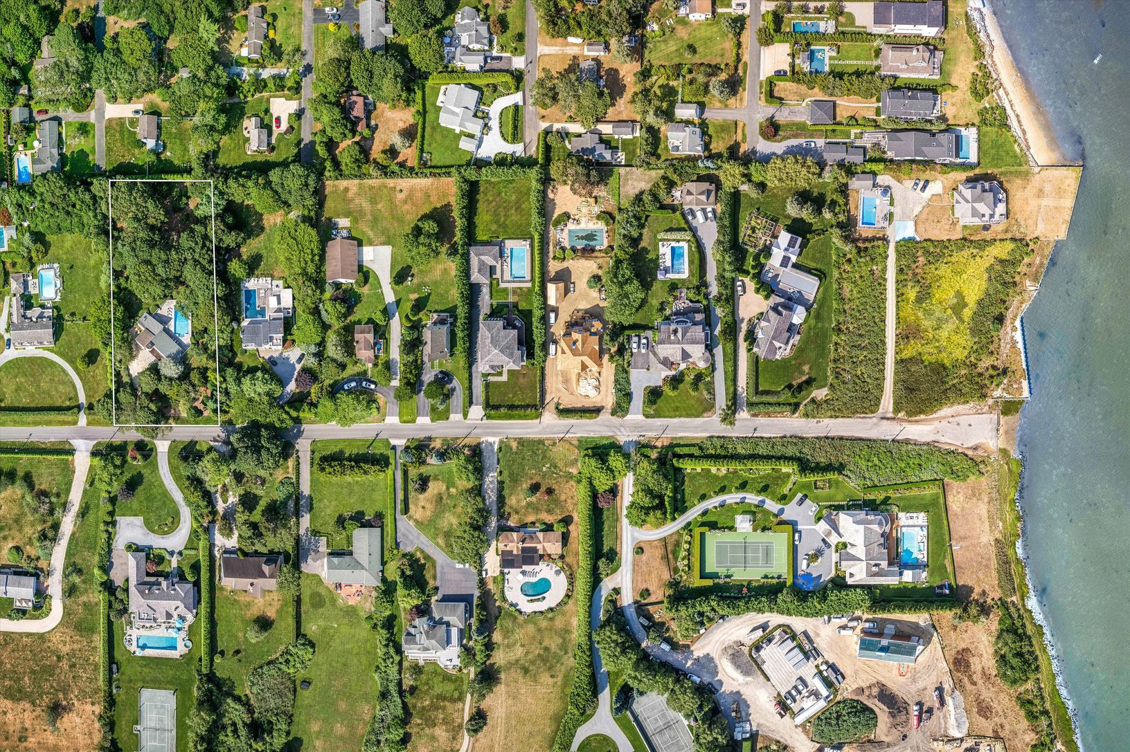  Water access at end of street.