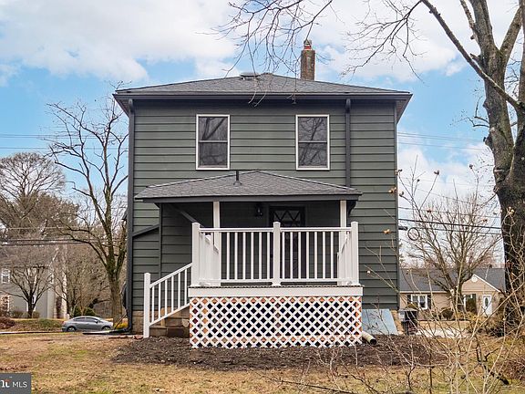 3rd image of 985 Main St