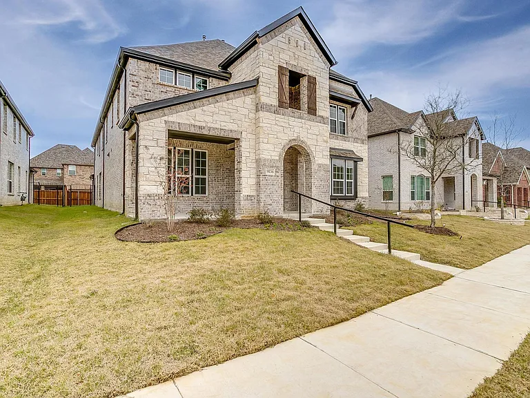 9836 Derbyshire Dr — Photo 95