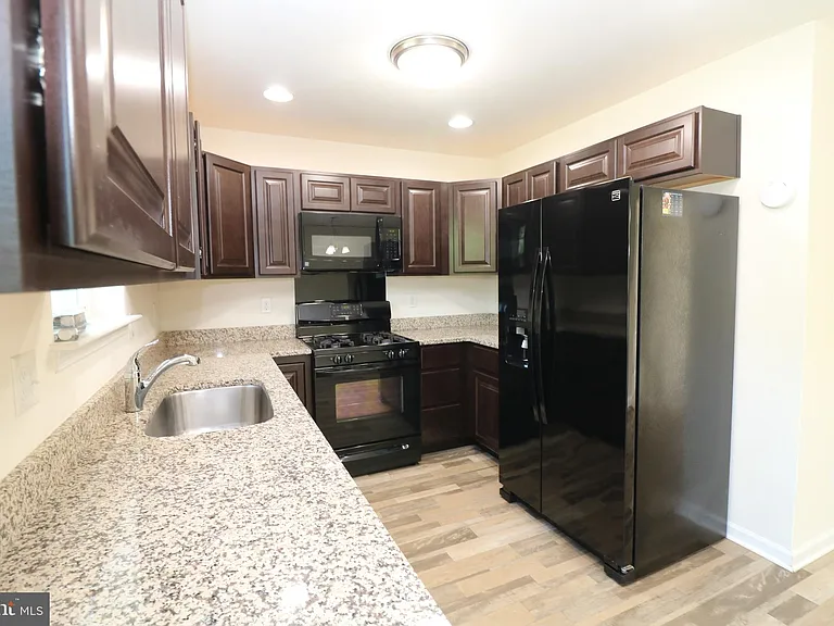 120 Salerno Dr — Photo 8