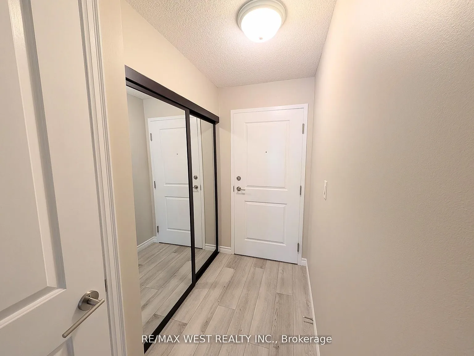1 bed, $2,400 — Photo 2