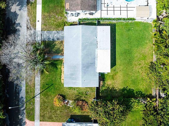 2nd image of 2515 NE 207th Street