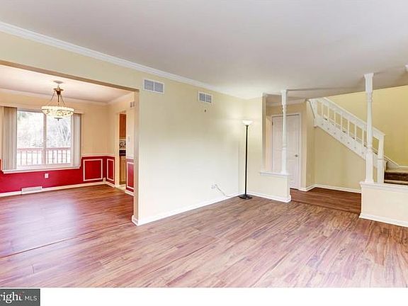5th image of 225 Pine Cliff Dr