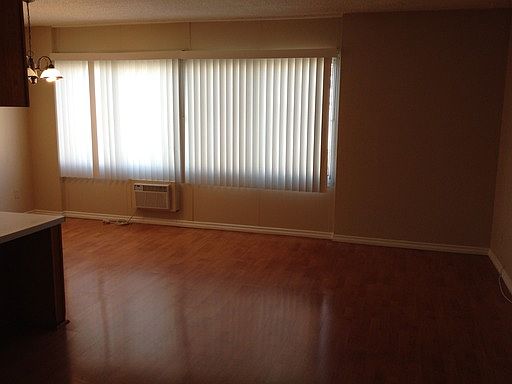 5th image of 250 Linden Ave Unit 301