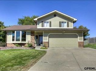 5632 N 112th Cir, Omaha, NE 68164