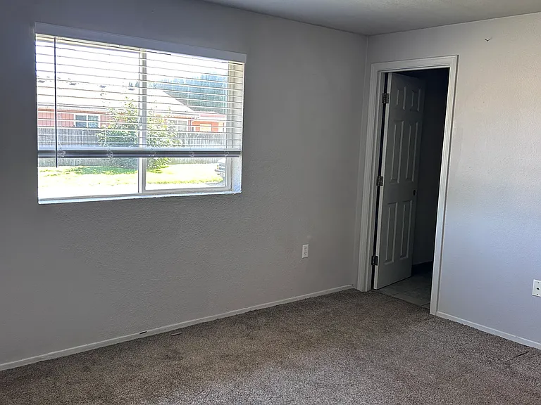 98 N Main St — Photo 18