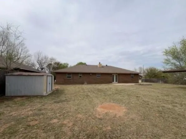 1706 Robin Dr, Woodward, OK 73801