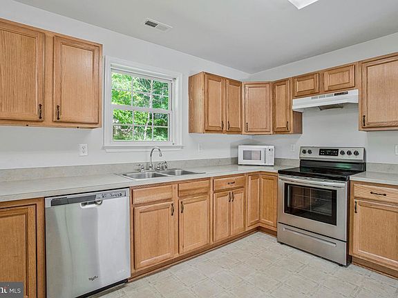 5th image of 6098 Fir Rd