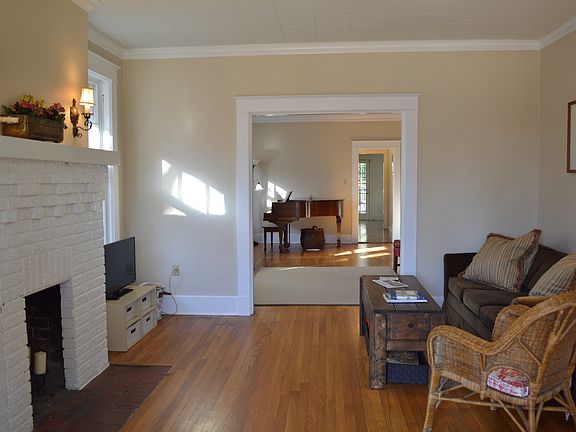 2nd image of 1934 Snowden Ave
