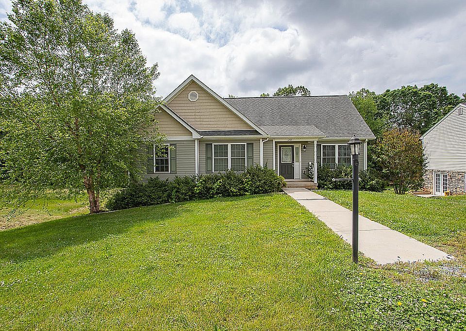 1st image of 203 Stratford Pl