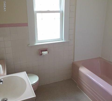 3rd image of 323 Union St