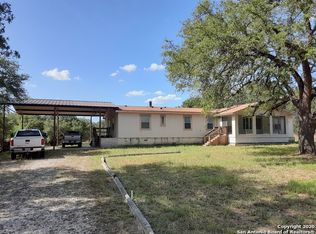 1018 Eagle Creek Dr, Floresville, TX 78114