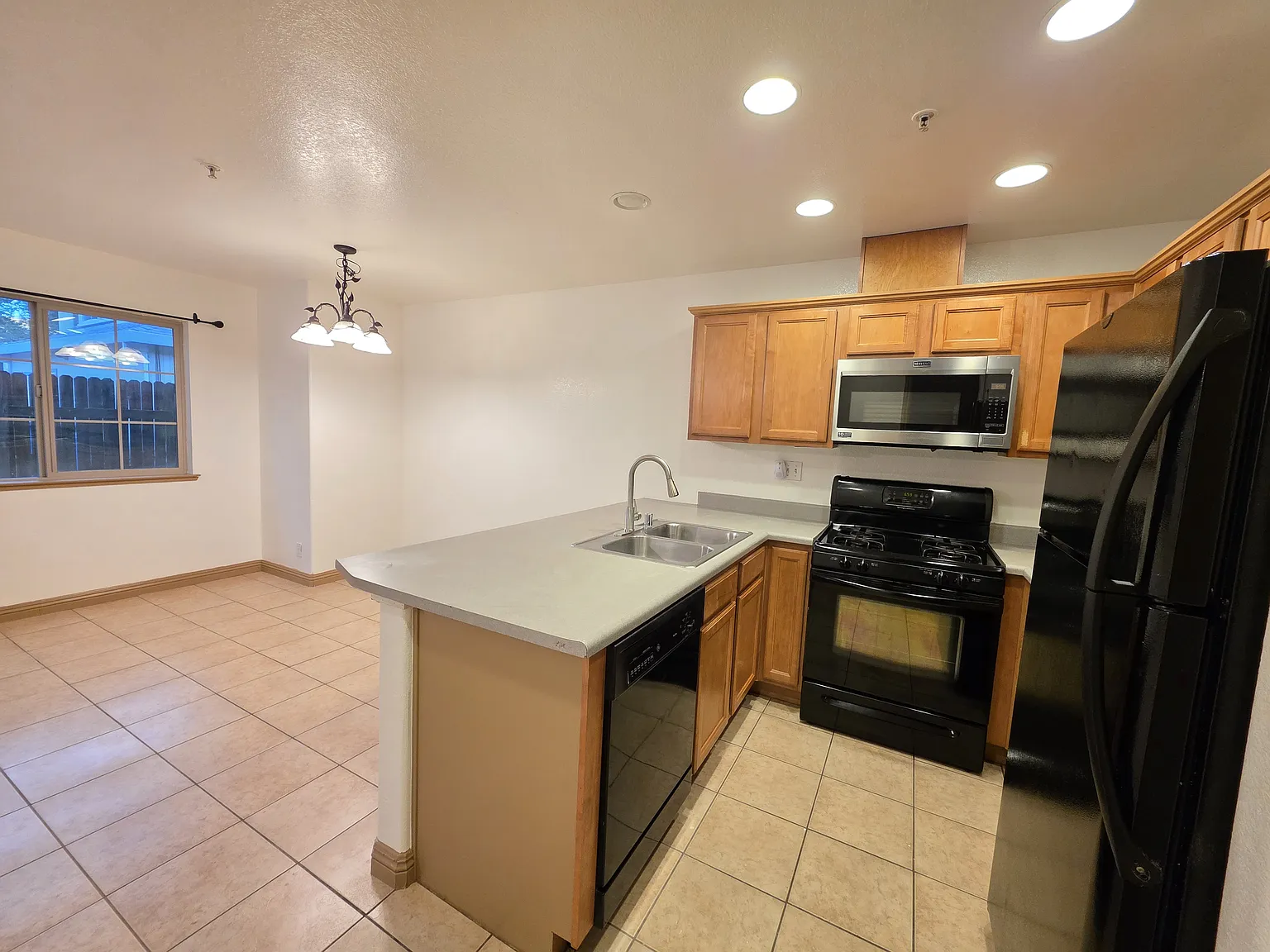 805 H St — Photo 4