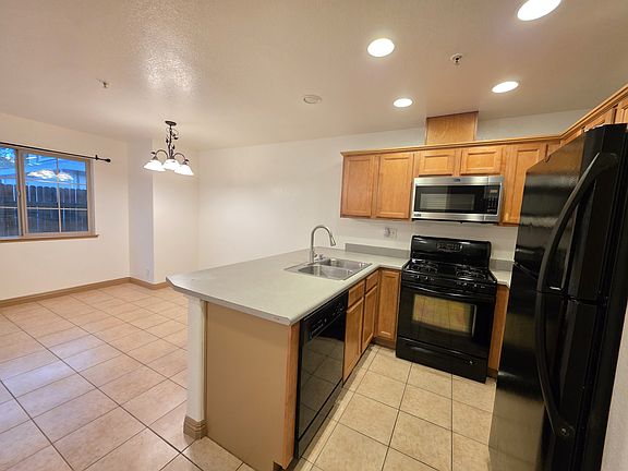 4th image of 805 H St APT 11