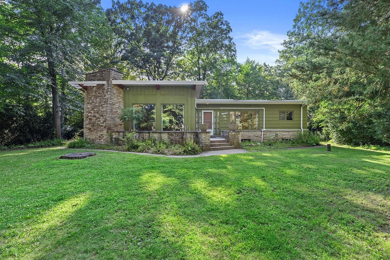 9371 South 46th STREET, Franklin, WI 53132 | Zillow