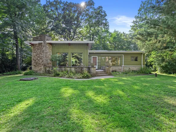 9371 South 46th STREET, Franklin, WI 53132