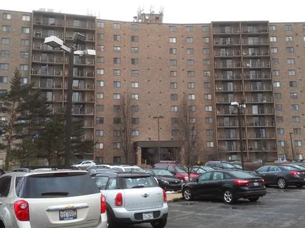 6340 Americana Dr APT 713, Willowbrook, IL 60527