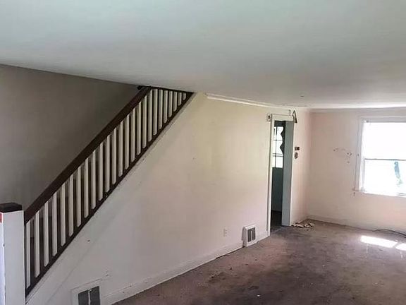 5th image of 126 Allendale Ave