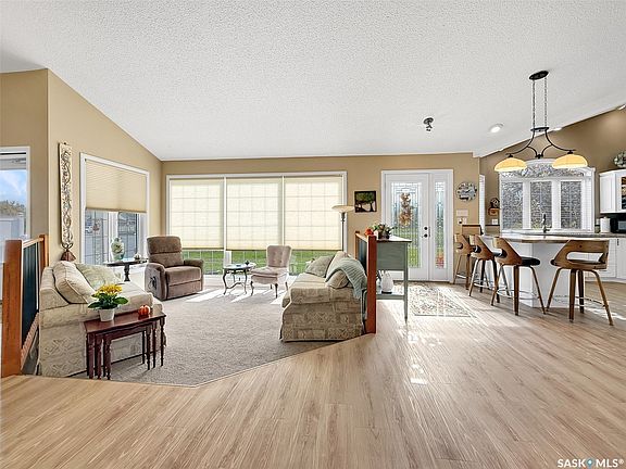 4th image of 558 8th Avenue NE #B