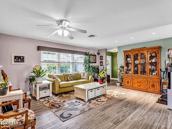 5th image of 384B Chatham Court #1002