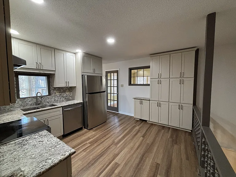 6229 Guess Rd — Photo 11