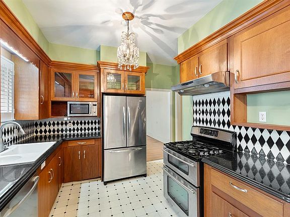 5th image of 1705 Fairview Ave
