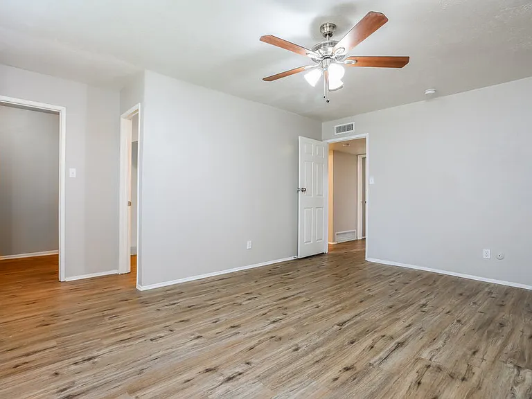 4141 Yellowleaf Dr — Photo 8