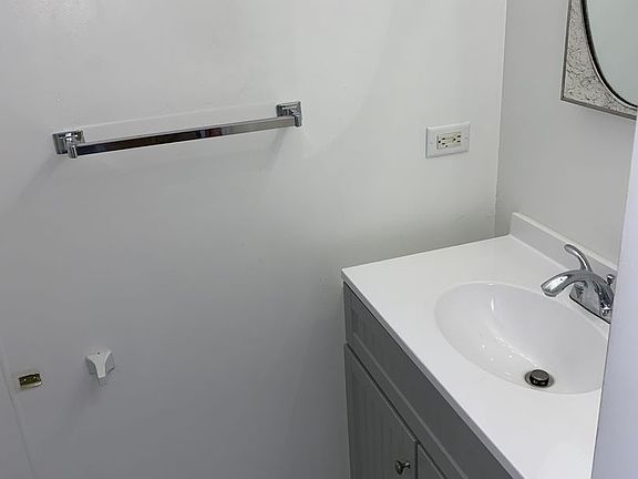 3rd image of 821 W Greenwood Ave APT 8-A