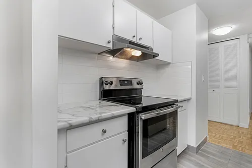 935 Marine Dr Photo 1