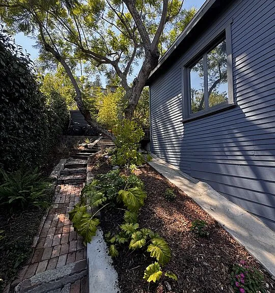 2449 Riverside Pl #REAR HOUSE — Photo 24