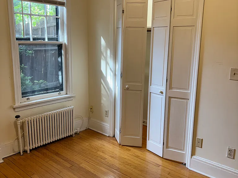 198 Pawling Ave #14 — Photo 7