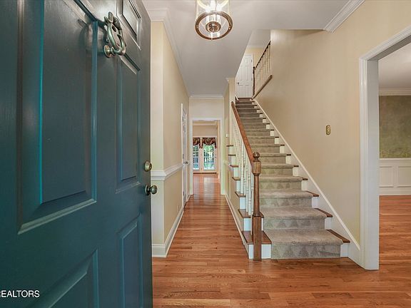 3rd image of 704 El Monte Cir
