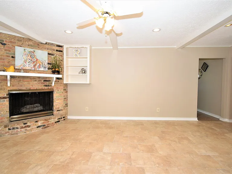 6011 Arboles Dr — Photo 17