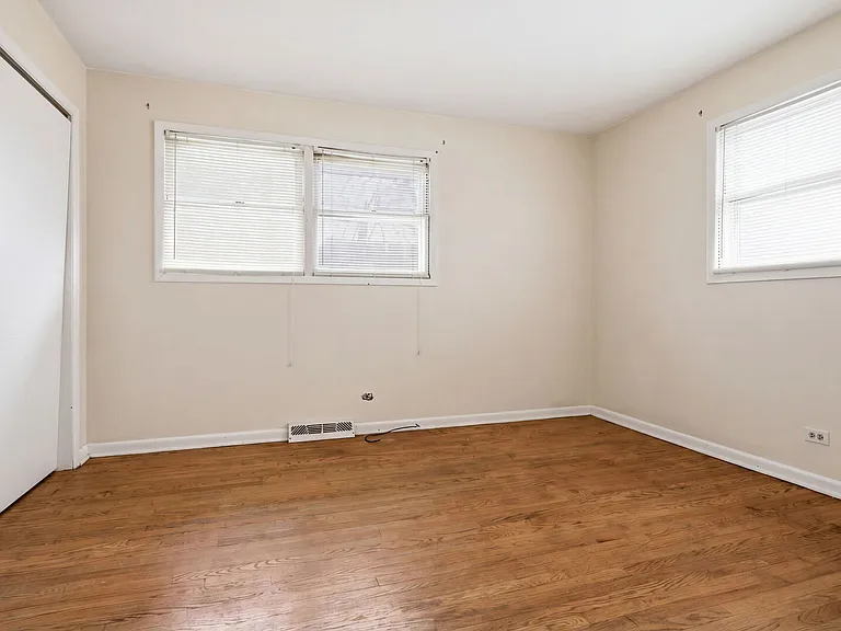 155 E Madison St — Photo 21