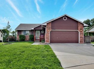 1748 N Walnut Creek Dr, Derby, KS 67037
